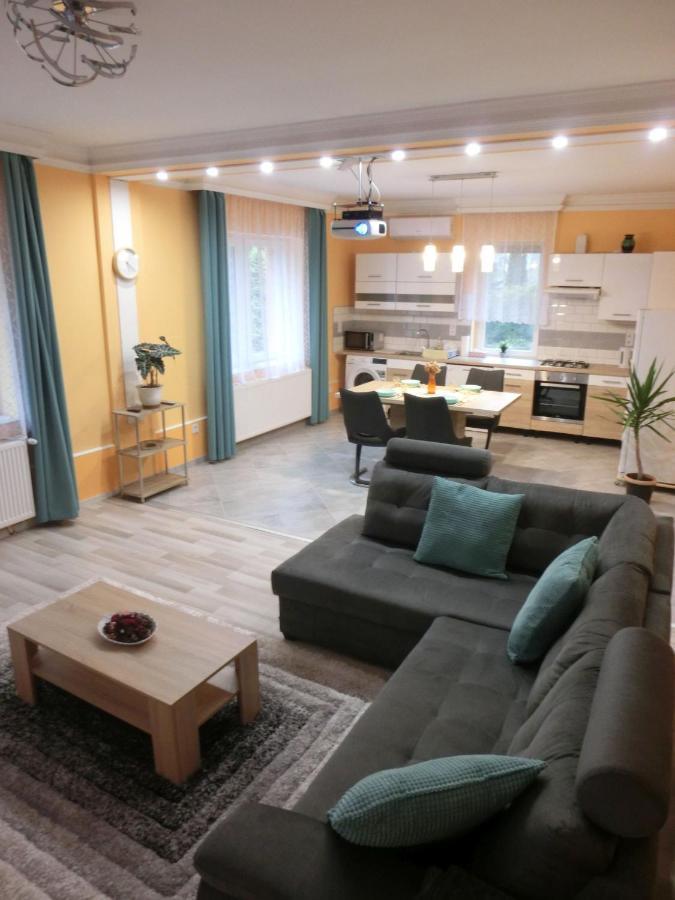 Pilis Apartman Piliscsaba ภายนอก รูปภาพ