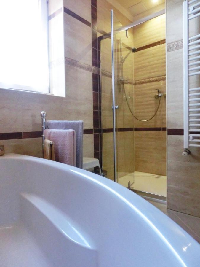 Pilis Apartman Piliscsaba ภายนอก รูปภาพ